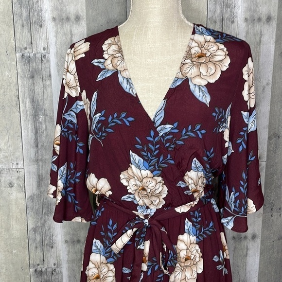 NWT Forever 21 Floral Print Dress. Elastic Waist With Belt. Bell Sleeves. Size M - Picture 2 of 11